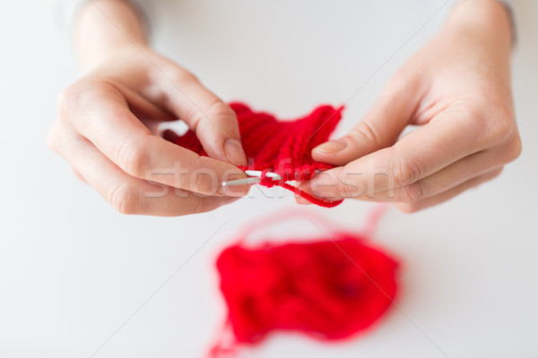 Frau Hände Stricken Nadeln Garn Menschen Stock foto © dolgachov