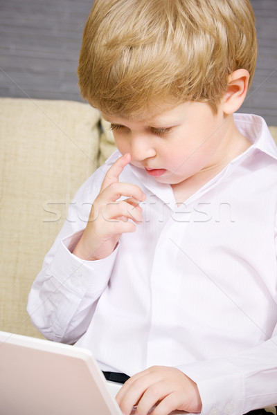 Jongeling foto jongen witte laptop computer computer Stockfoto © dolgachov