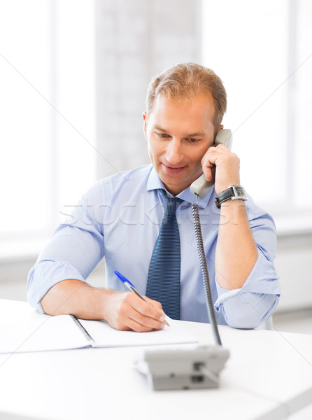 Gut aussehend Geschäftsmann sprechen Telefon Bild home Stock foto © dolgachov