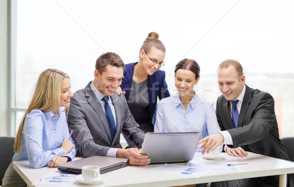 бизнес-команды ноутбука обсуждение бизнеса технологий служба Сток-фото © dolgachov