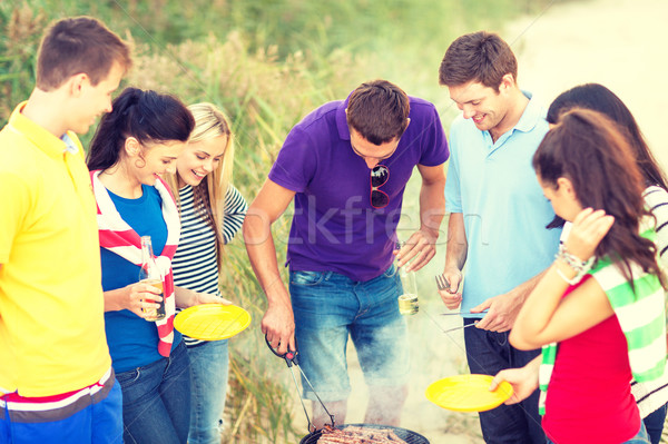 Foto stock: Grupo · amigos · picnic · playa · verano · vacaciones