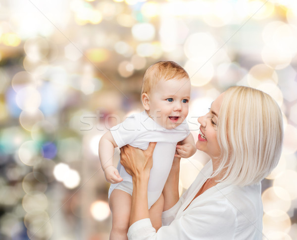 Szczęśliwy matka uśmiechnięty baby rodziny dziecko Zdjęcia stock © dolgachov