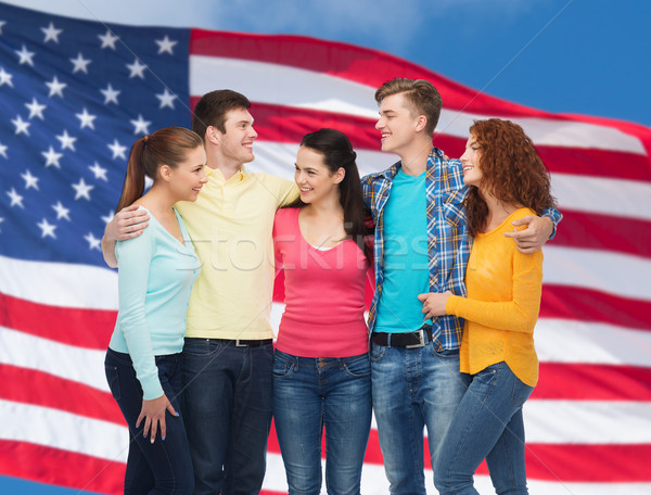 Gruppe lächelnd Jugendliche amerikanische Flagge Freundschaft Menschen Stock foto © dolgachov