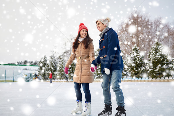 Boldog pár korcsolyázás pálya kint emberek Stock fotó © dolgachov