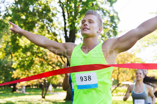 Feliz jóvenes masculina corredor ganar carrera Foto stock © dolgachov