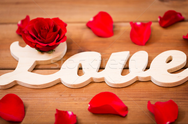 Woord liefde Rood rose hout Stockfoto © dolgachov