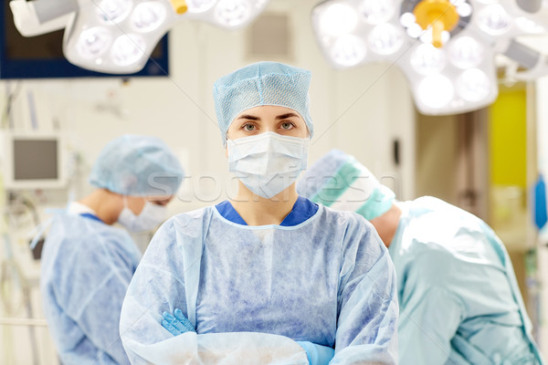 Foto stock: Cirujano · sala · de · operaciones · hospital · cirugía · medicina · personas