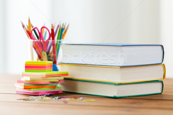 Długopisy książek naklejki edukacji przybory szkolne Zdjęcia stock © dolgachov