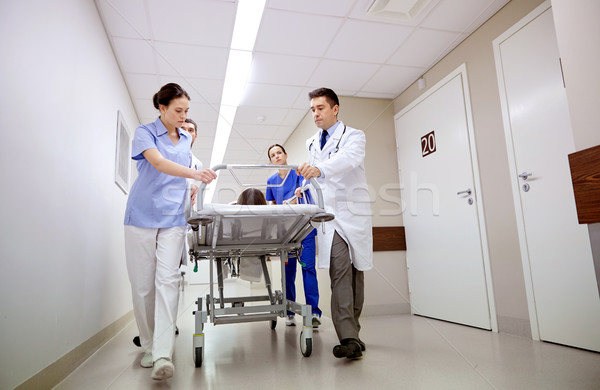 Beteg kórház vészhelyzet hivatás emberek egészségügy Stock fotó © dolgachov