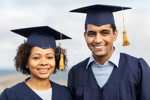 Feliz estudantes solteiros educação graduação pessoas Foto stock © dolgachov