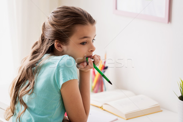 Unatkozik lány könyv toll otthon emberek Stock fotó © dolgachov