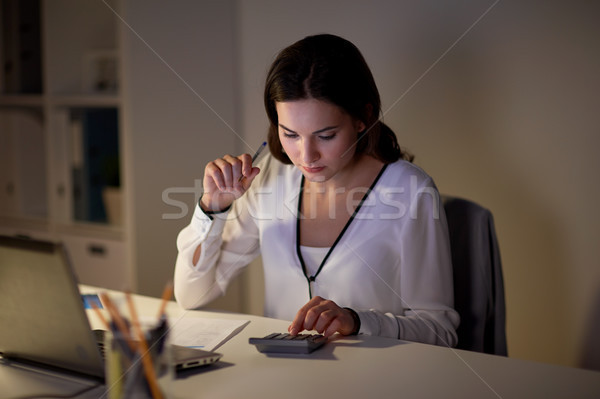 Nő számológép papírok éjszaka iroda üzlet Stock fotó © dolgachov
