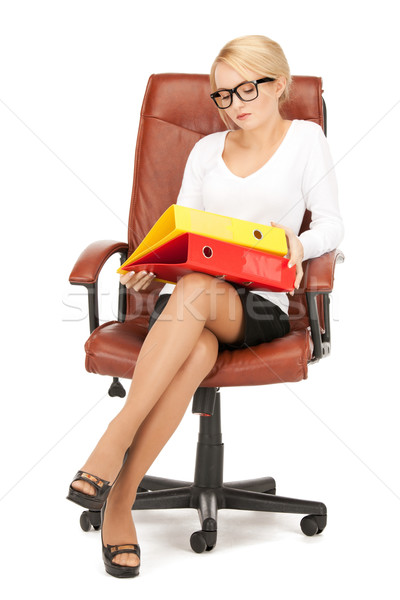 Foto stock: Jóvenes · mujer · de · negocios · carpetas · sesión · silla · Foto