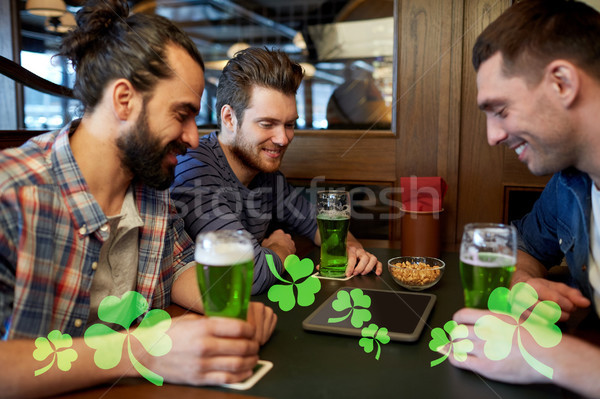 Stock foto: Freunde · grünen · Bier · Veröffentlichung · St · Patricks · Day