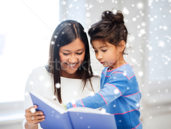 Stockfoto: Moeder · dochter · boek · familie · kinderen · onderwijs