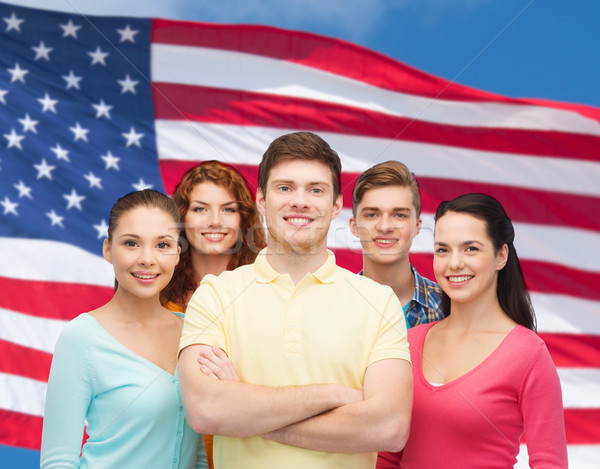 Foto stock: Grupo · sonriendo · adolescentes · bandera · de · Estados · Unidos · amistad · personas