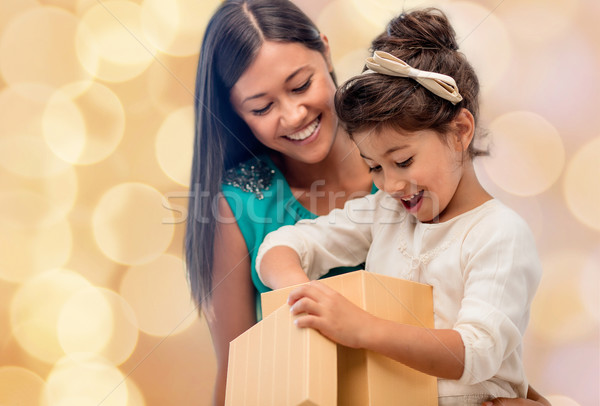 Foto d'archivio: Felice · madre · bambino · ragazza · scatola · regalo · Natale