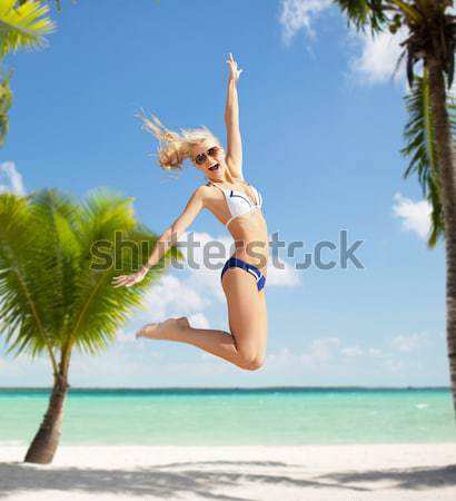 Stockfoto: Gelukkig · vrouw · bikini · zwempak · dansen · strand