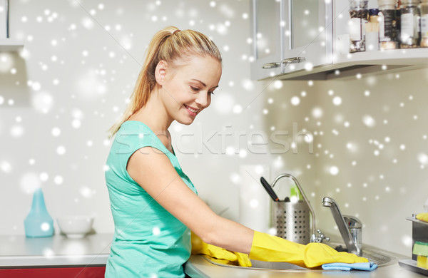 Heureux femme nettoyage table maison cuisine [[stock_photo]] © dolgachov