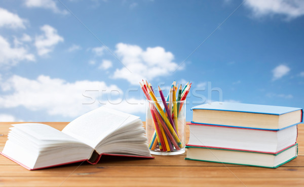 Stok fotoğraf: Boya · kalemleri · renk · kalemler · kitaplar · eğitim