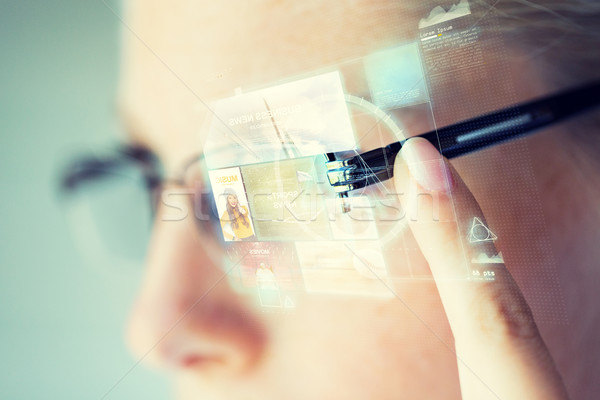 Stockfoto: Vrouw · bril · virtueel · scherm · business