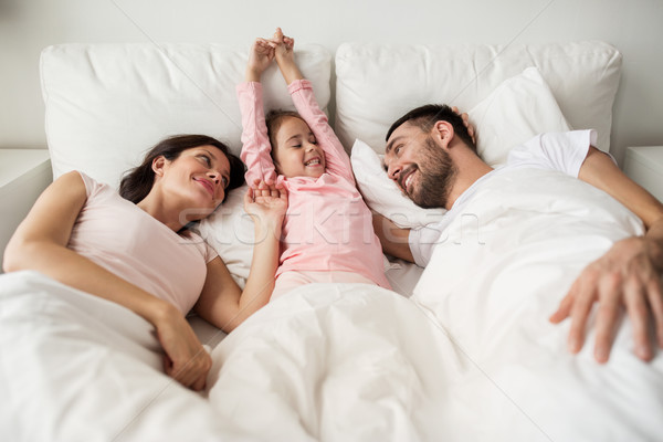 Mutlu aile yukarı yatak ev insanlar aile Stok fotoğraf © dolgachov
