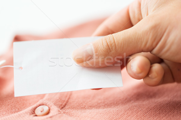 Foto stock: Mano · precio · etiqueta · ropa · artículo