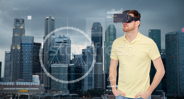 Om virtual realitate setul cu cască ochelari 3d tehnologie Imagine de stoc © dolgachov