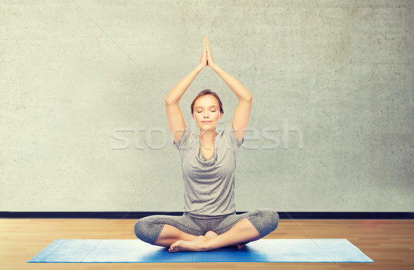 Nő készít jóga meditáció lótusz póz Stock fotó © dolgachov