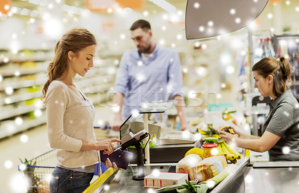 Donna acquisto alimentare registratore di cassa shopping Foto d'archivio © dolgachov
