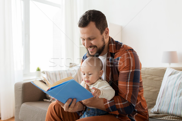Glücklich Vater wenig Baby Junge Buch Stock foto © dolgachov