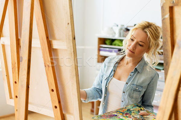 Foto stock: Mulher · cavalete · pintura · arte · escolas · estúdio