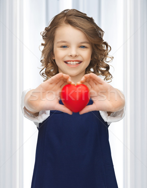 Lány kicsi szív kép gyönyörű lány szeretet Stock fotó © dolgachov