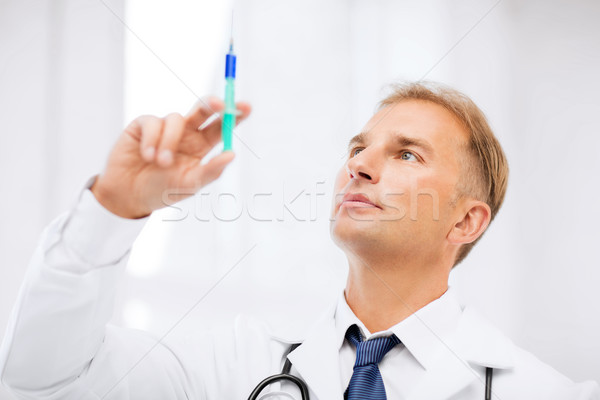 Férfi orvos tart injekciós tű injekció egészségügy orvosi Stock fotó © dolgachov