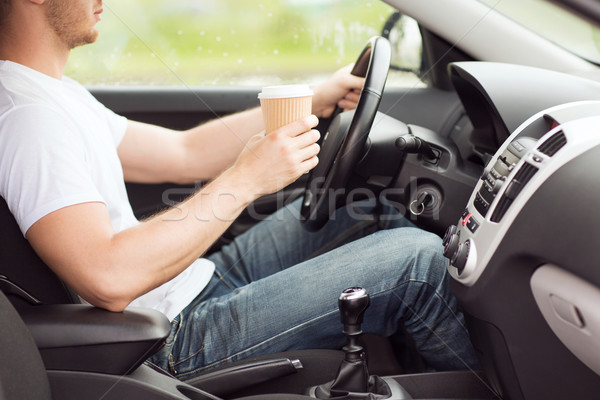 Homem potável café condução carro transporte Foto stock © dolgachov
