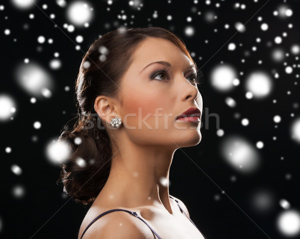 Femeie rochie de seara diamant cercei lux Imagine de stoc © dolgachov