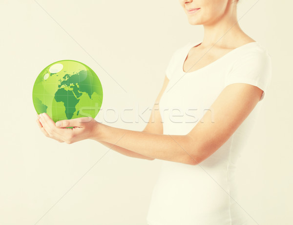 Kobieta zielone sferze świecie Zdjęcia stock © dolgachov
