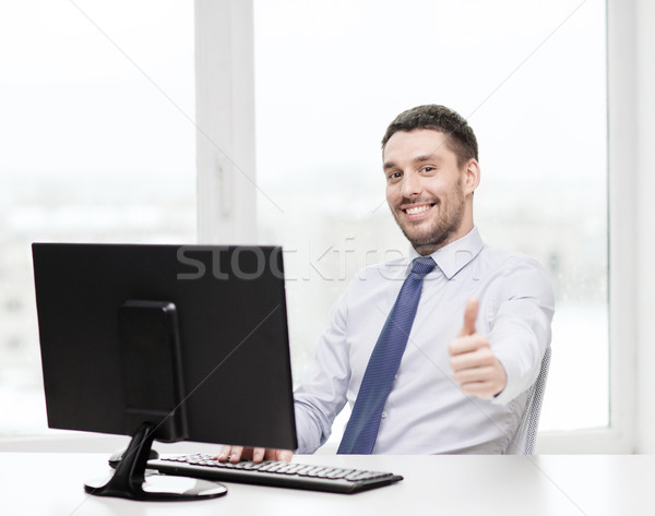 Uśmiechnięty biznesmen student komputera biuro działalności Zdjęcia stock © dolgachov