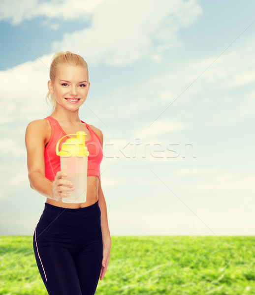 Gülen kadın protein sallamak şişe Stok fotoğraf © dolgachov