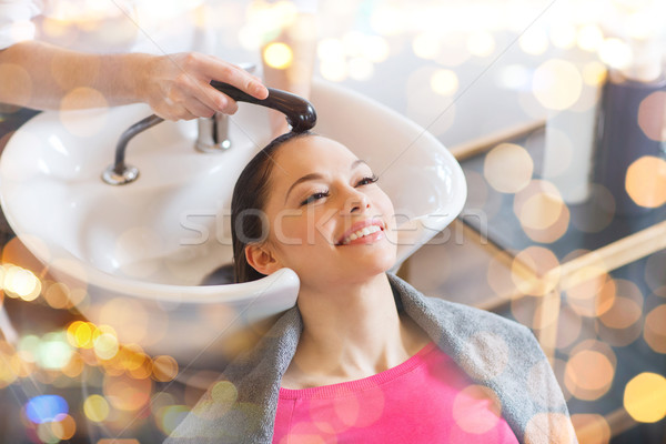 Feliz mulher jovem salão de cabeleireiro beleza pessoas cabeleireiro Foto stock © dolgachov
