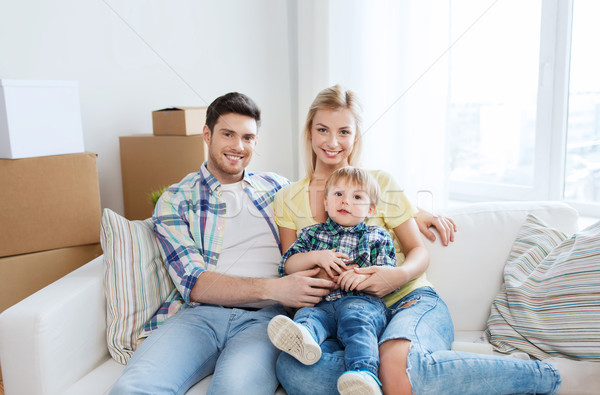 Famille heureuse cases déplacement nouvelle maison hypothèque personnes [[stock_photo]] © dolgachov