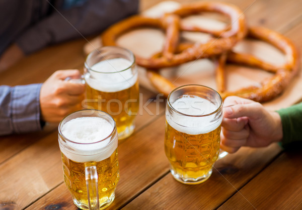 Handen bier bar pub mensen Stockfoto © dolgachov