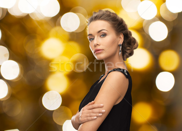 Mujer vestido de noche pendiente personas vacaciones joyas Foto stock © dolgachov