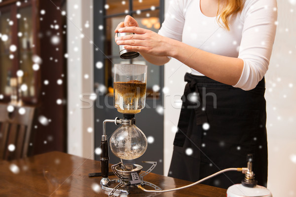 Vrouw koffiezetapparaat pot uitrusting mensen Stockfoto © dolgachov
