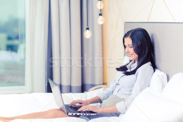 Zdjęcia stock: Szczęśliwy · kobieta · interesu · laptop · działalności · technologii