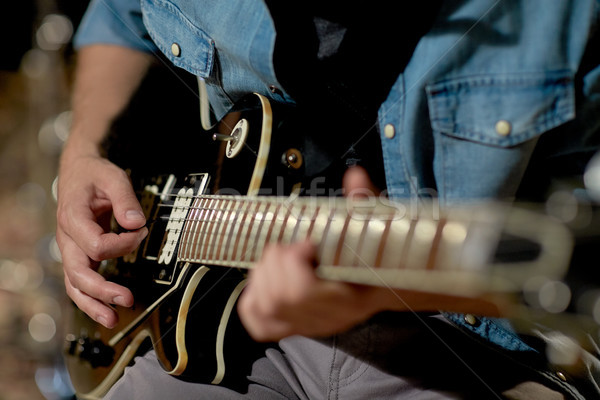 Foto d'archivio: Uomo · giocare · chitarra · studio · prova