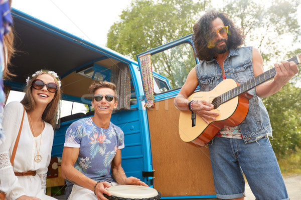 Foto stock: Feliz · hippie · amigos · jogar · música
