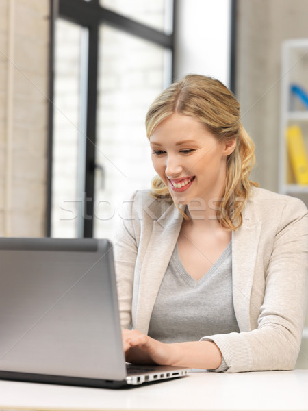 Foto stock: Feliz · mujer · ordenador · portátil · brillante · Foto · negocios