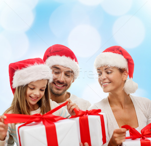 Famille heureuse helper coffrets cadeaux famille [[stock_photo]] © dolgachov