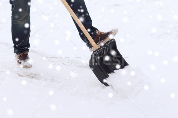 Homem neve pá transporte inverno Foto stock © dolgachov
